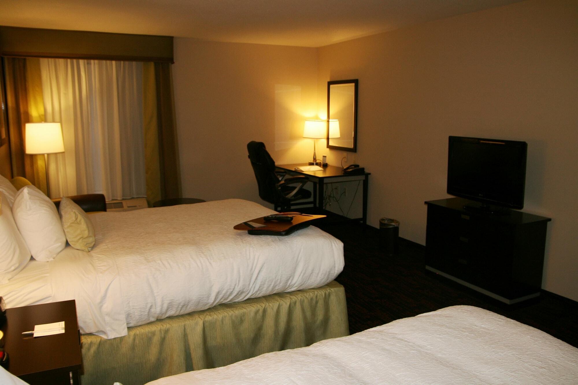 Hampton Inn Jericho - Westbury Стая снимка