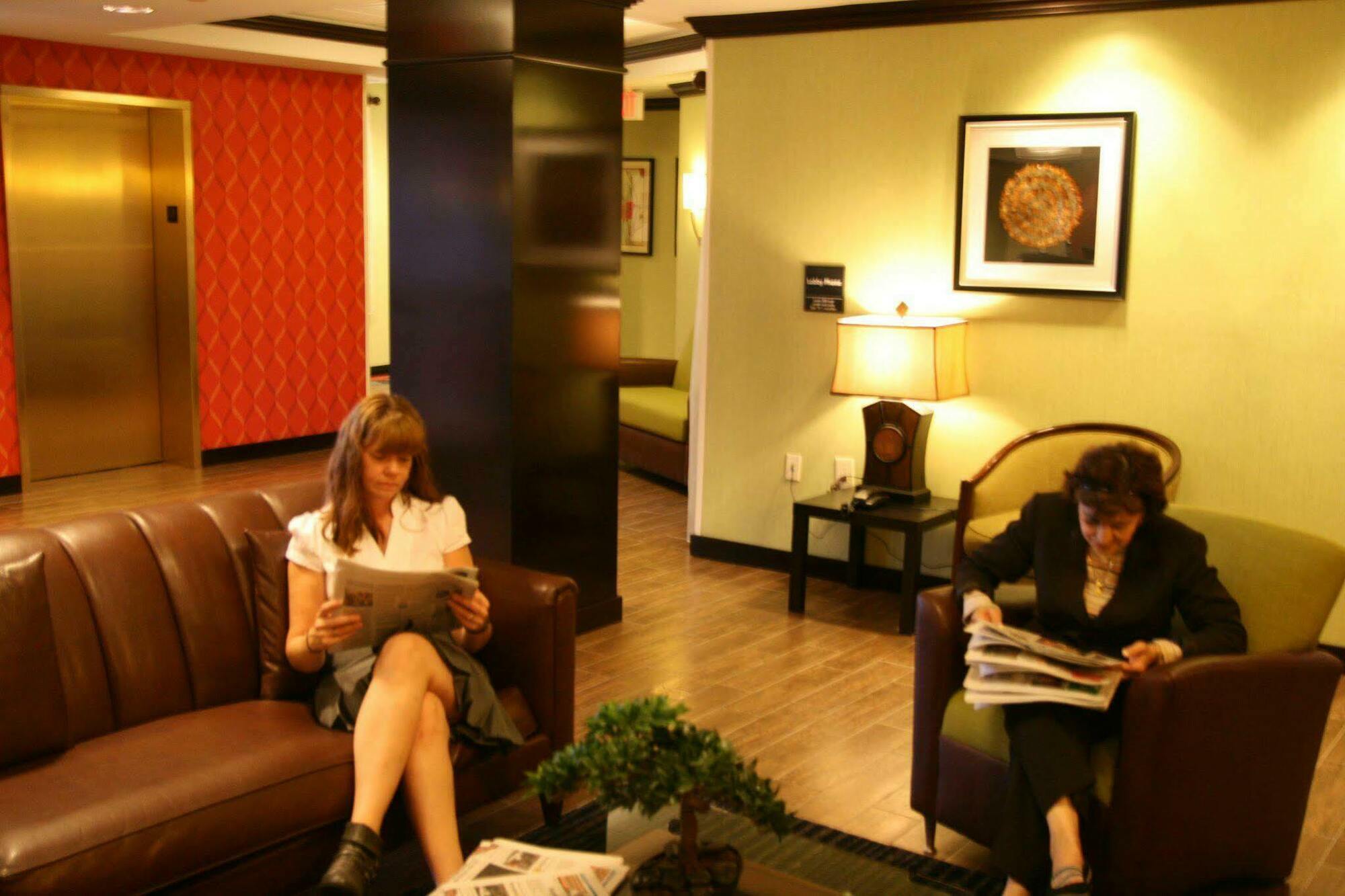 Hampton Inn Jericho - Westbury Интериор снимка