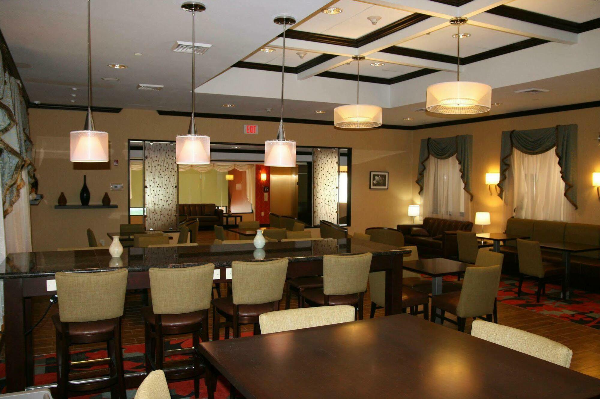 Hampton Inn Jericho - Westbury Ресторант снимка